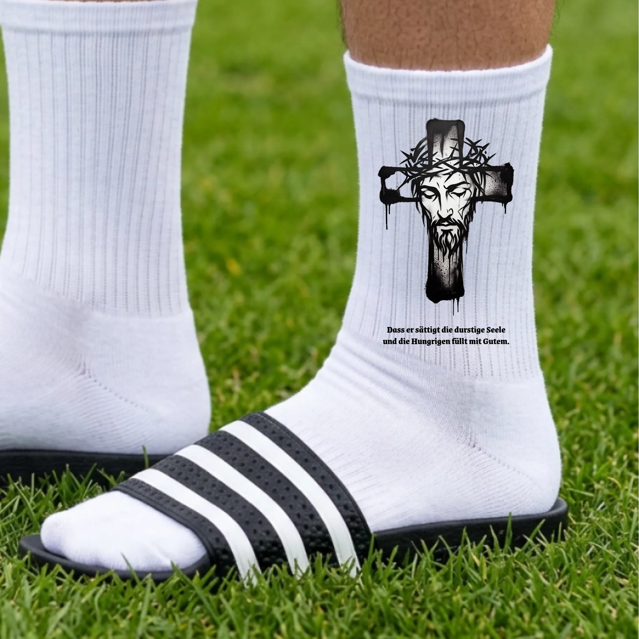 Christliche Socken mit Kreuz und Text mit Badeschlappen