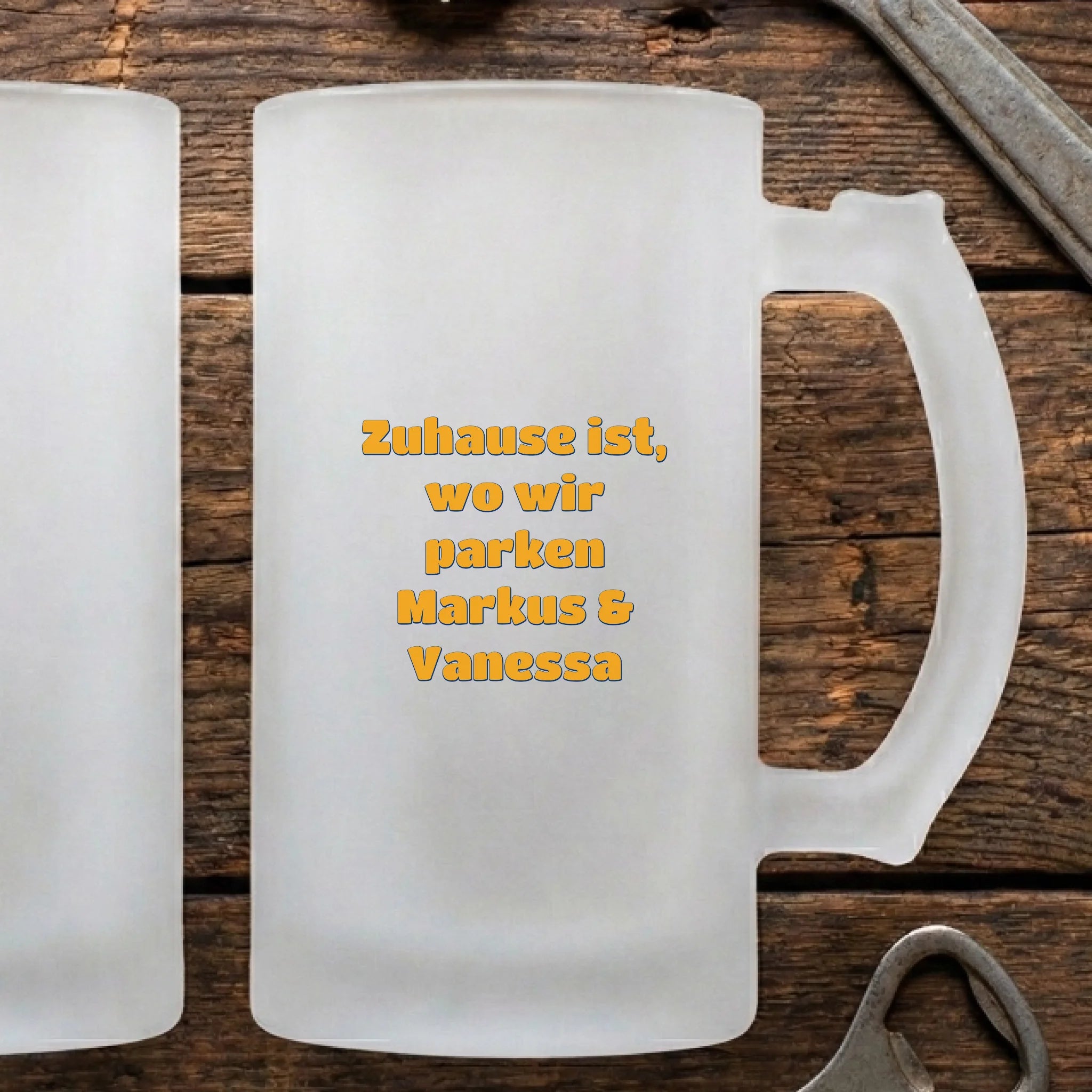 Comic Camping Bierkrug mit Foto personalisiert Rückseite mit Text