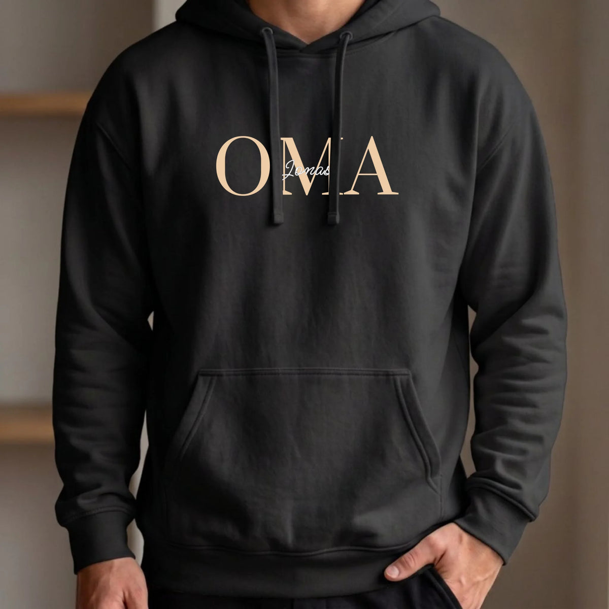 Oma Pullover personalisiert mit Namen der Enkel – Hoodie schwarz vorn