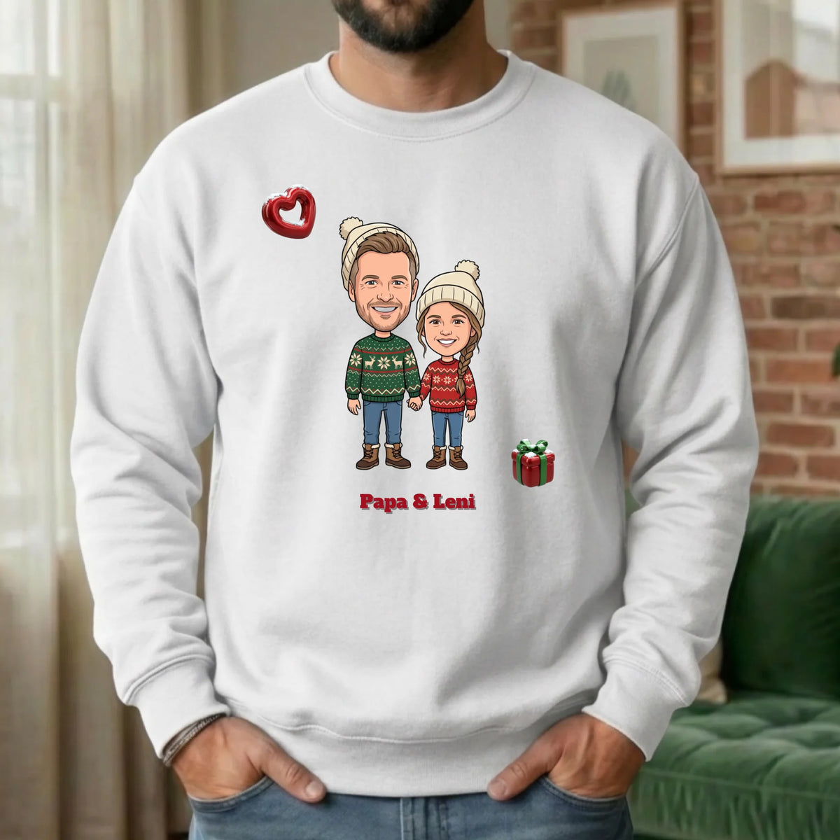 Personalisierter Weihnachtspullover mit Foto im Comic Stil Big Head – Sweater weiß getragen – Weihnachtsgeschenk