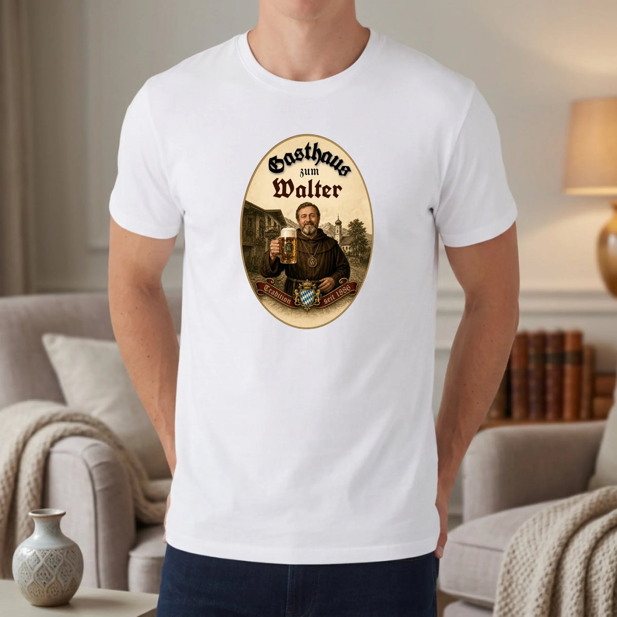 Personalisiertes T-Shirt im Gasthaus Design mit Foto und Namen – weiß getragen – Geschenk für Stammtisch